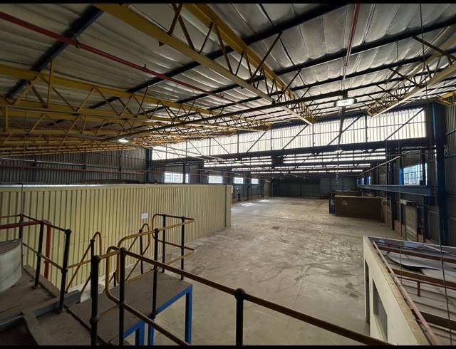 1,969M² WAREHOUSE TO LET IN CLAYVILLE